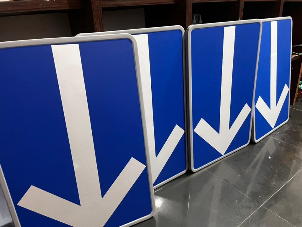 تابلوی ترافیکی راهنمای مسیر